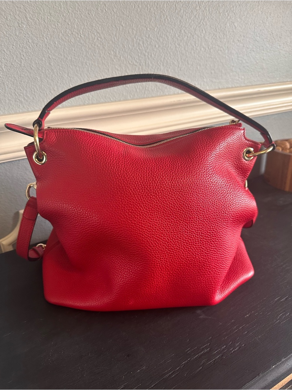 Gucci SoHo Red Pebbled Leather Hobo crossbody Bag with Embossed Logo - Picture 2 of 15
